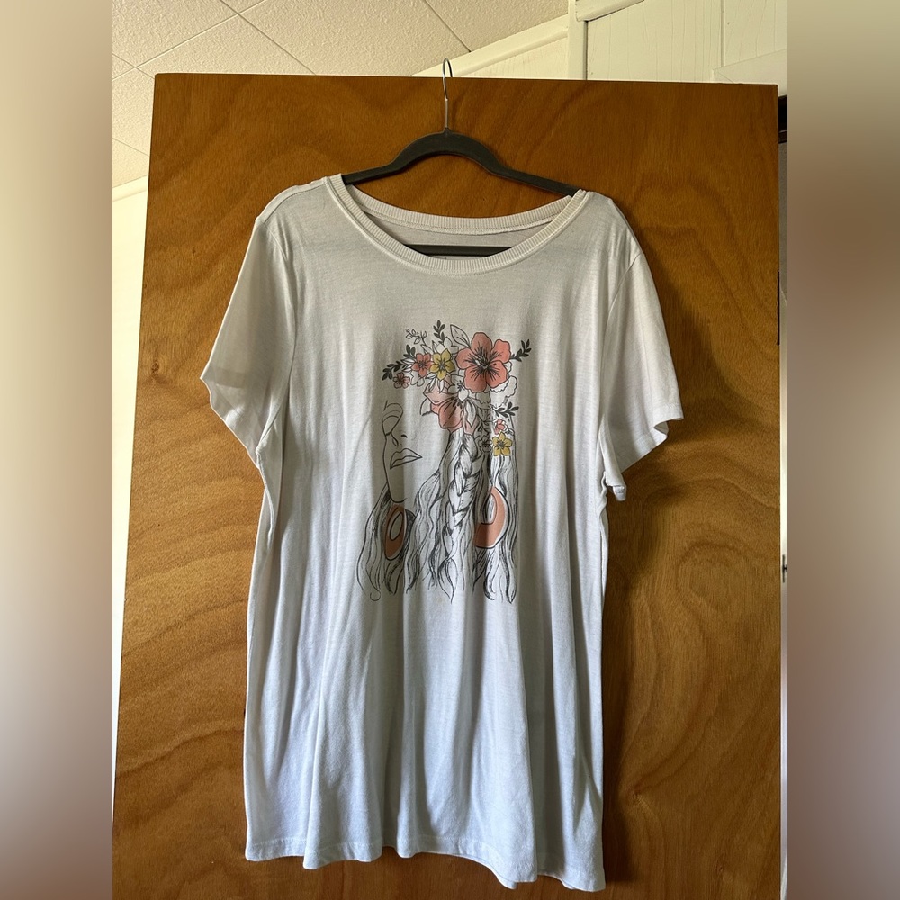 Torrid size 2 graphic tee